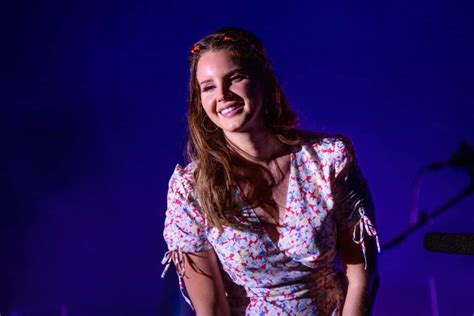 does lana del rey write her own music? exploring the mystery behind her songwriting